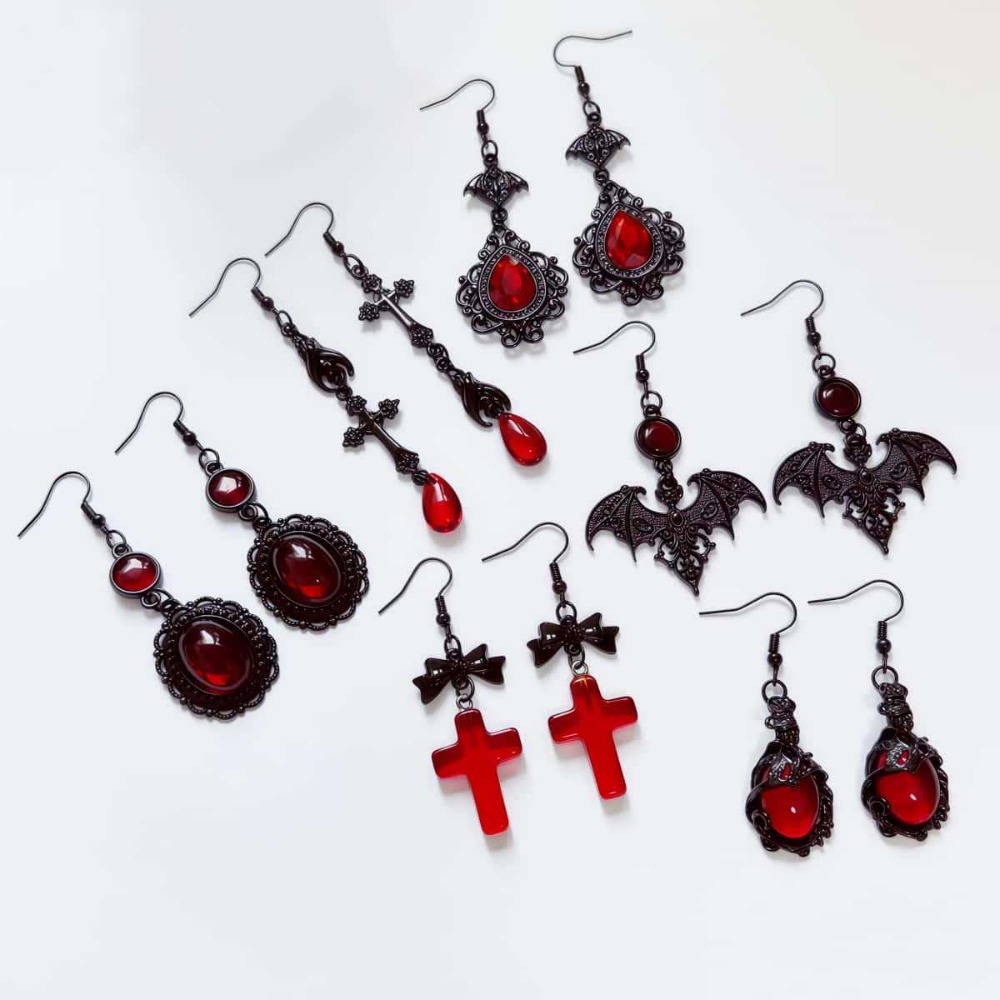 Women'S Fashion Renaissance Period - Gotische Renaissance-Ära Dunkle Vampir-Fledermaus-Kreuz Filigran Tiefrote